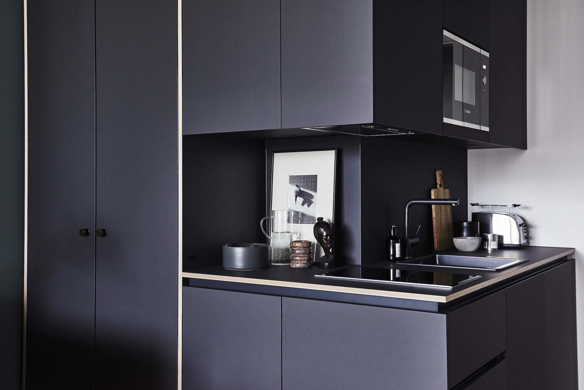 Eine Küche von der Objektausstattung vom Projekt Wohnen am Gleispark