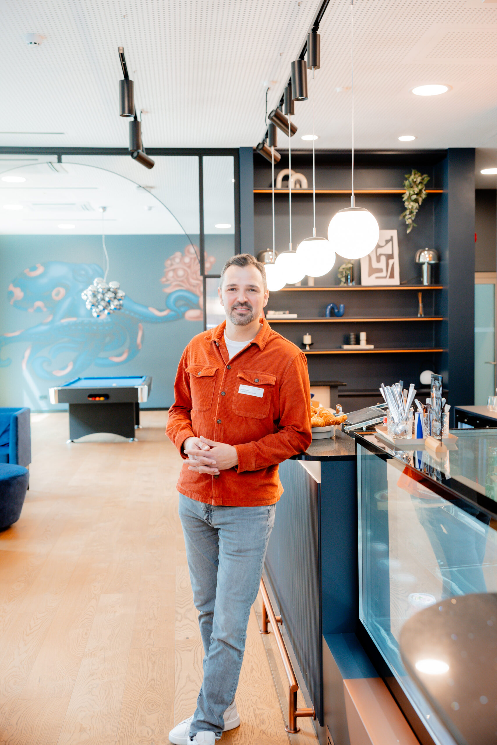 Zu sehen ist Florian Färber, Gründer und CEO von The Base.