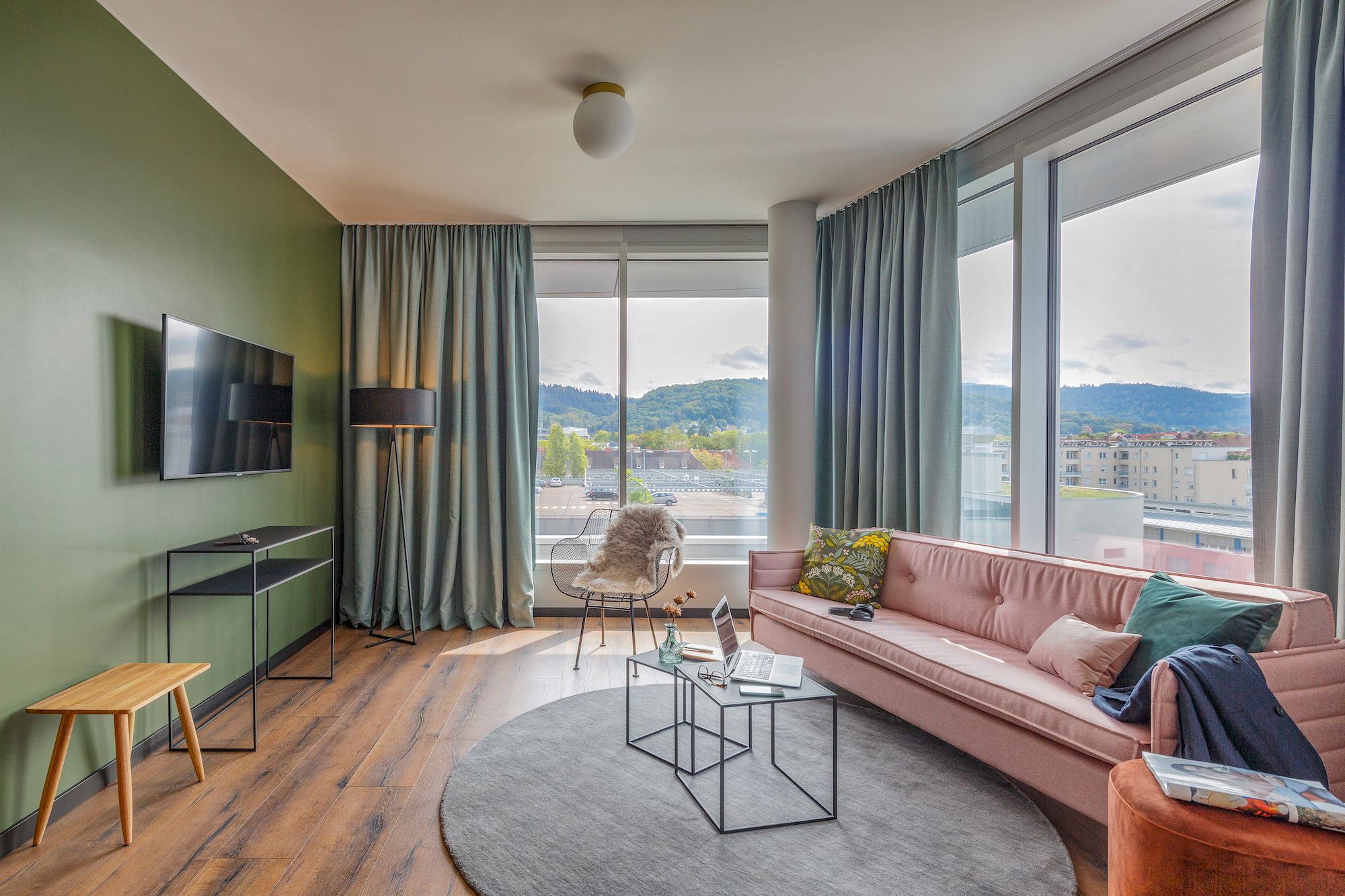 BlackF Freiburg: möbliertes Apartment | BelForm: Beratung, Konzept, Planung, Einrichtung und Innenausbau