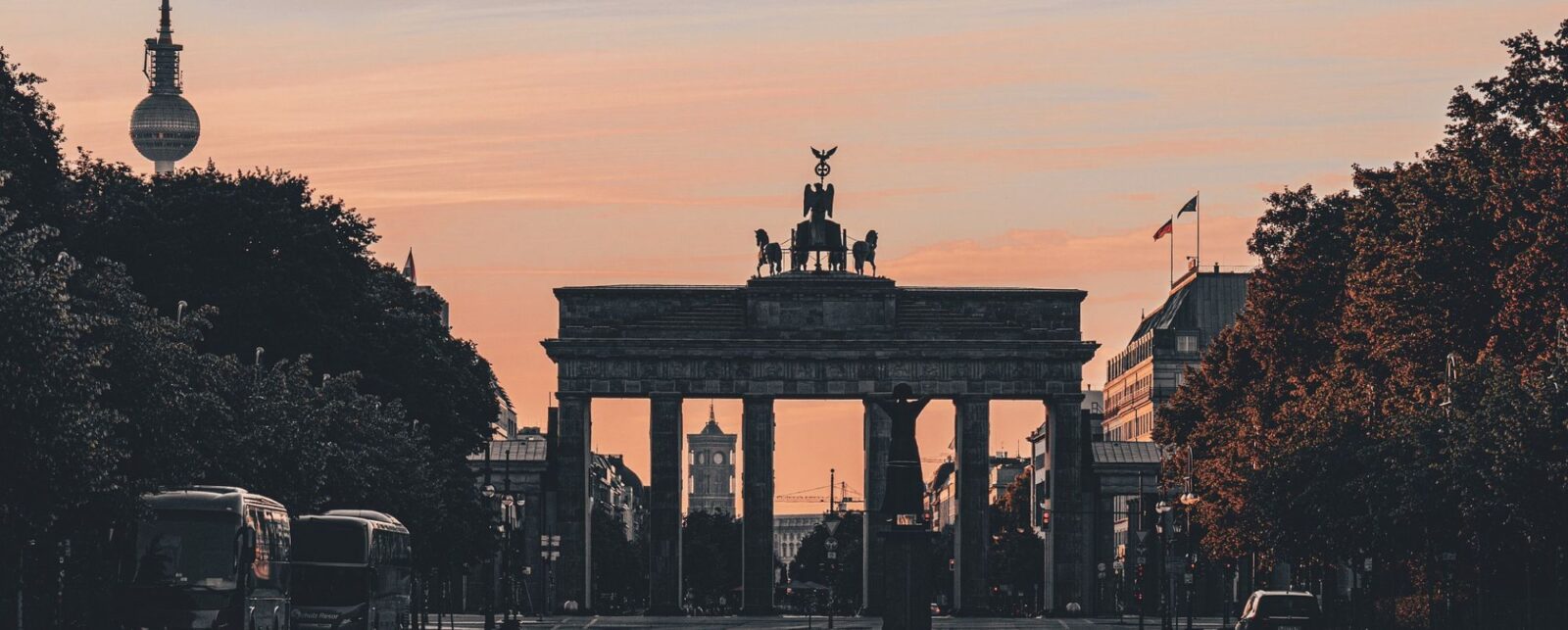 Das Brandenburger Tor in Berlin bei Sonnenuntergang