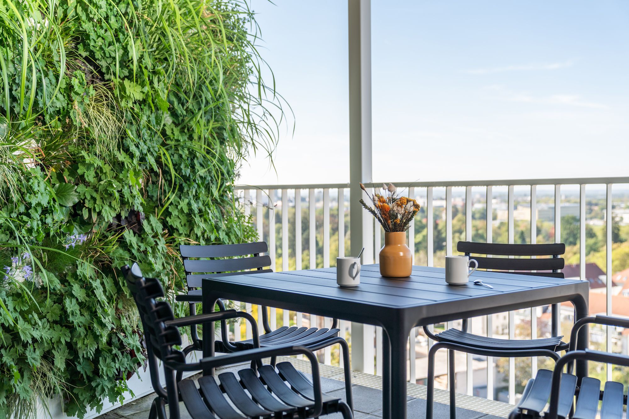 BlackF Tower Freiburg: möbliertes Apartment | BelForm: Konzept, Innenarchitektur, Einrichtung