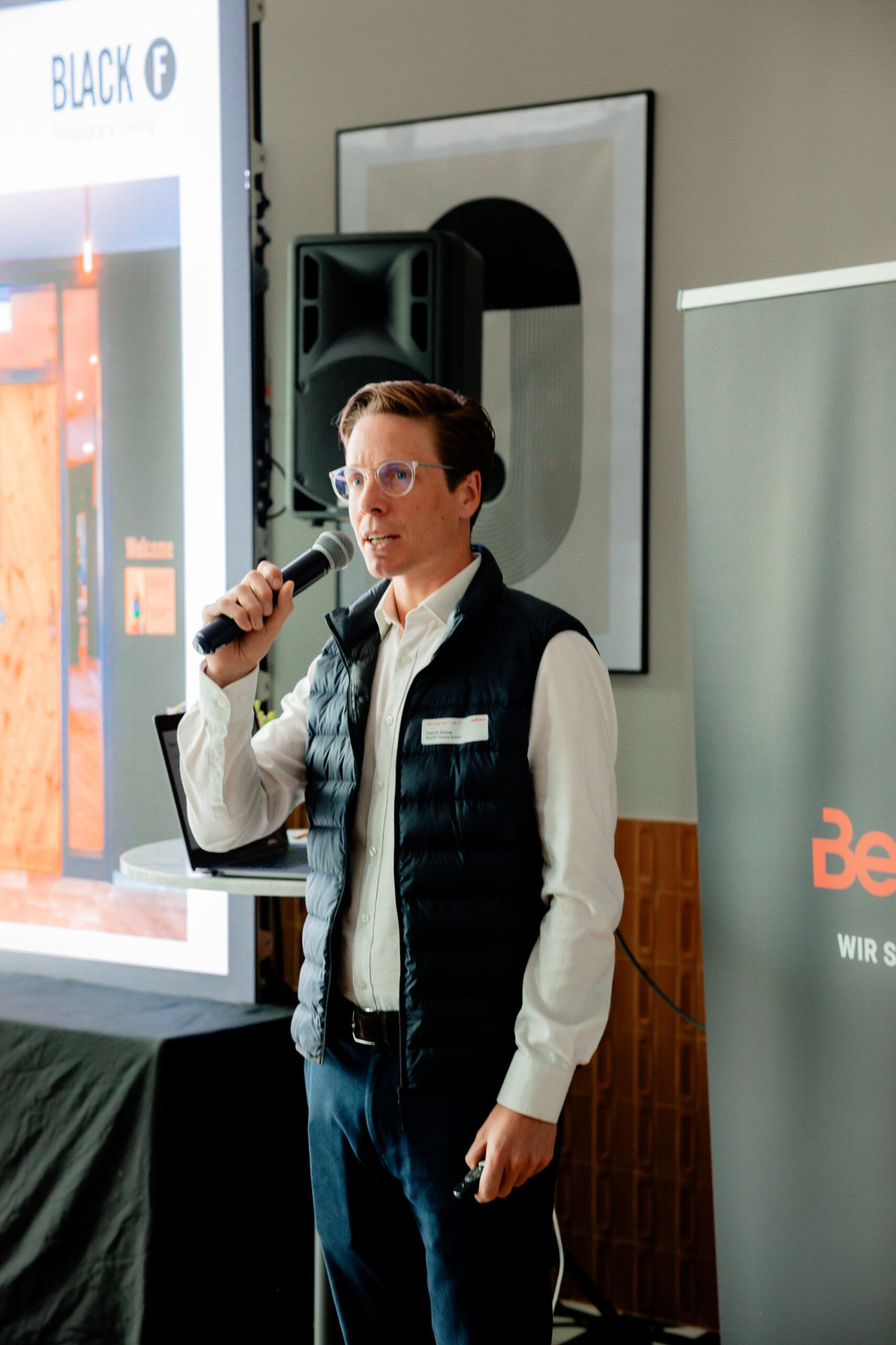 Zu sehen ist Patrick Thoma, Head of Operations von BlackF.