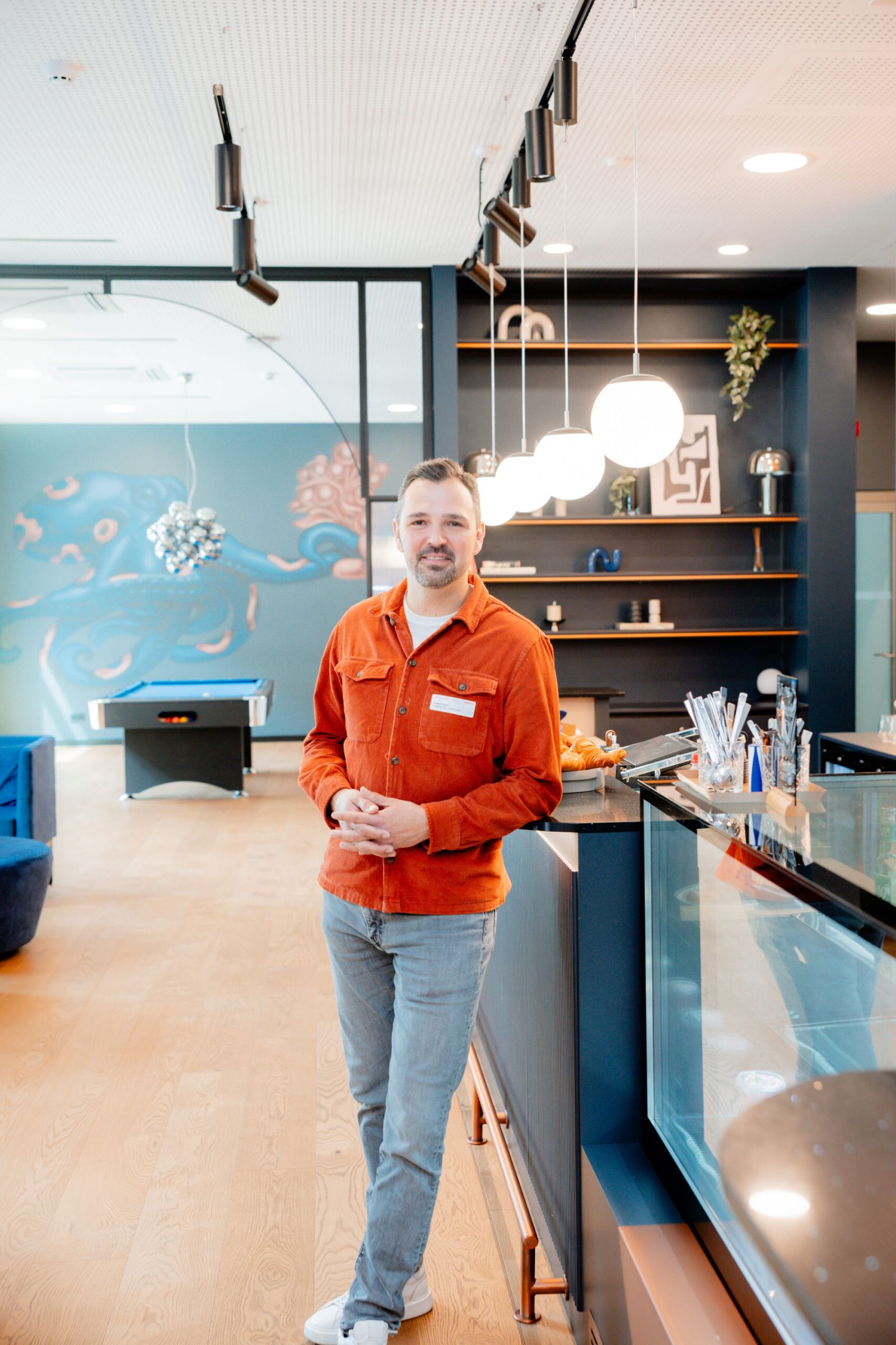 Zu sehen ist Florian Färber, Gründer und CEO von The Base.