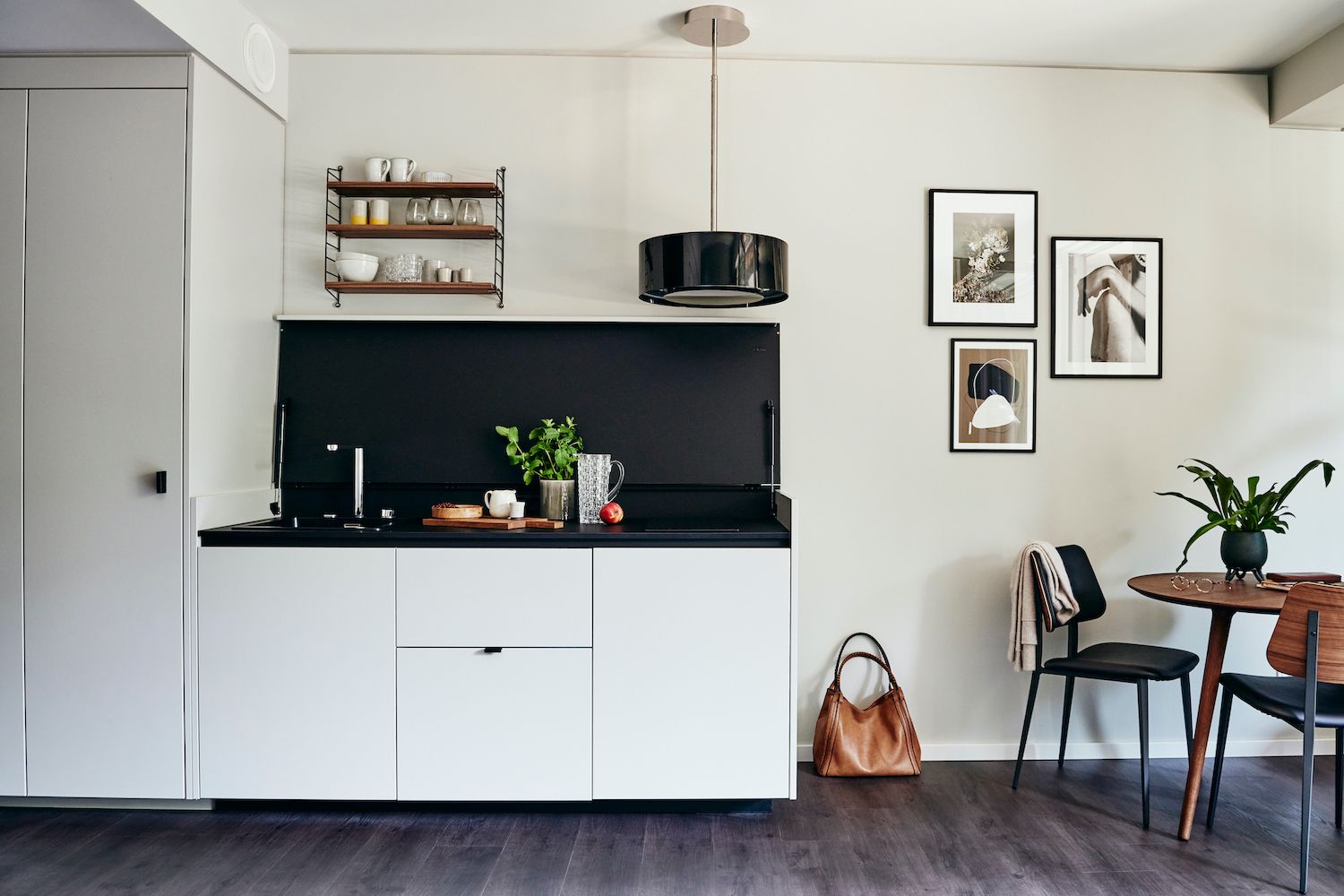 #behomie Düsseldorf: möbliertes Apartment | BelForm: Analyse, Konzept, Innenarchitektur, Serienmöbel, Montage