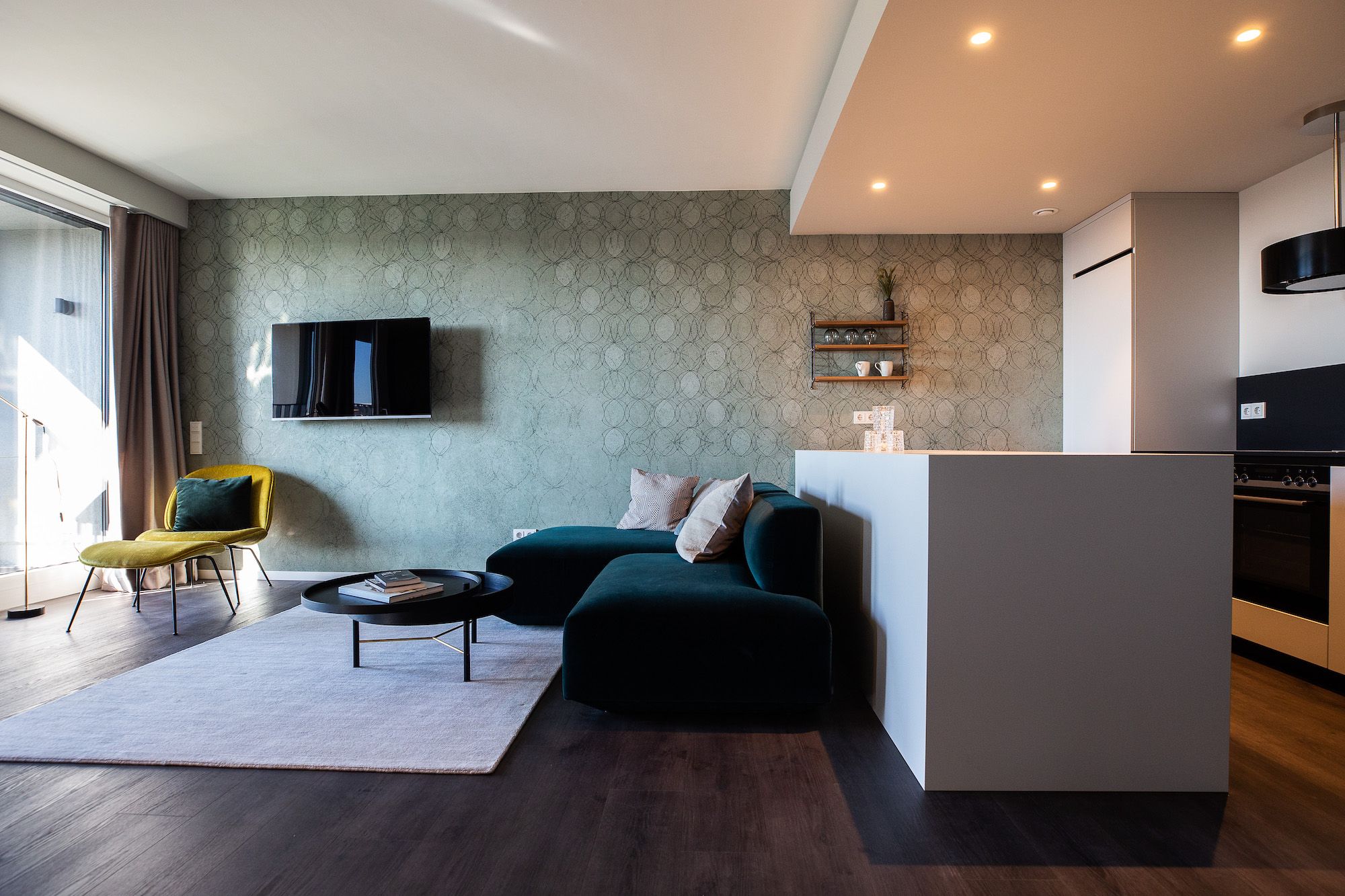 #behomie Düsseldorf: möbliertes Apartment | BelForm: Analyse, Konzept, Innenarchitektur, Serienmöbel, Montage