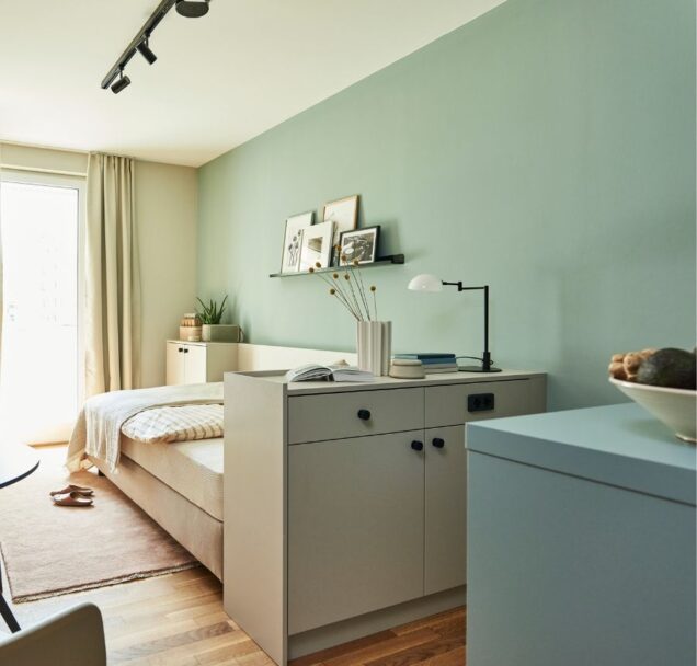 Blick in das Little East Frankfurt wenn ein Zimmer betreten wird