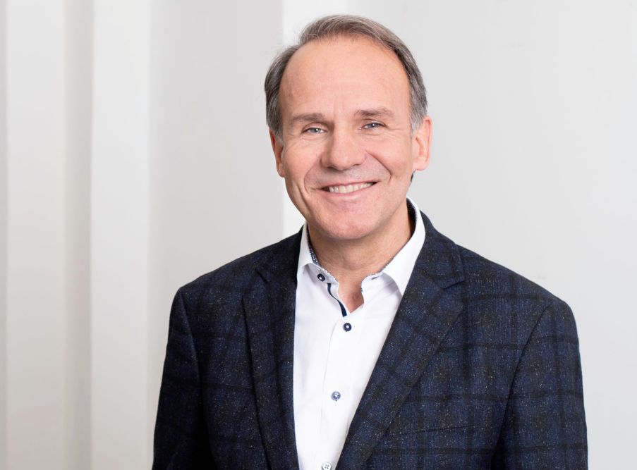 Zu sehen ist Matthias Niemeyer, Director of Development Europe bei TFE Hotels.