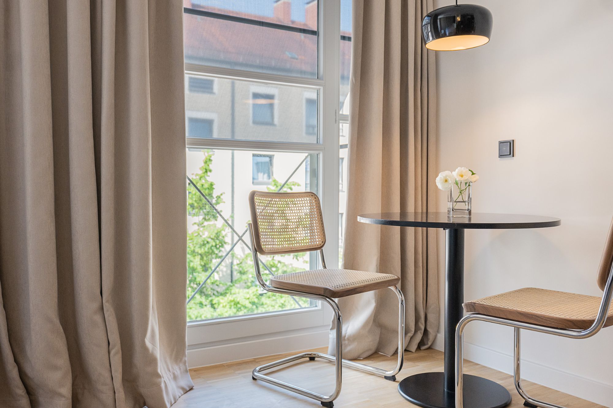 Bob W München Schwabing: möbliertes Apartment | BelForm: Konzeption, Planung, Realisierung, Digitalisierungsberatung