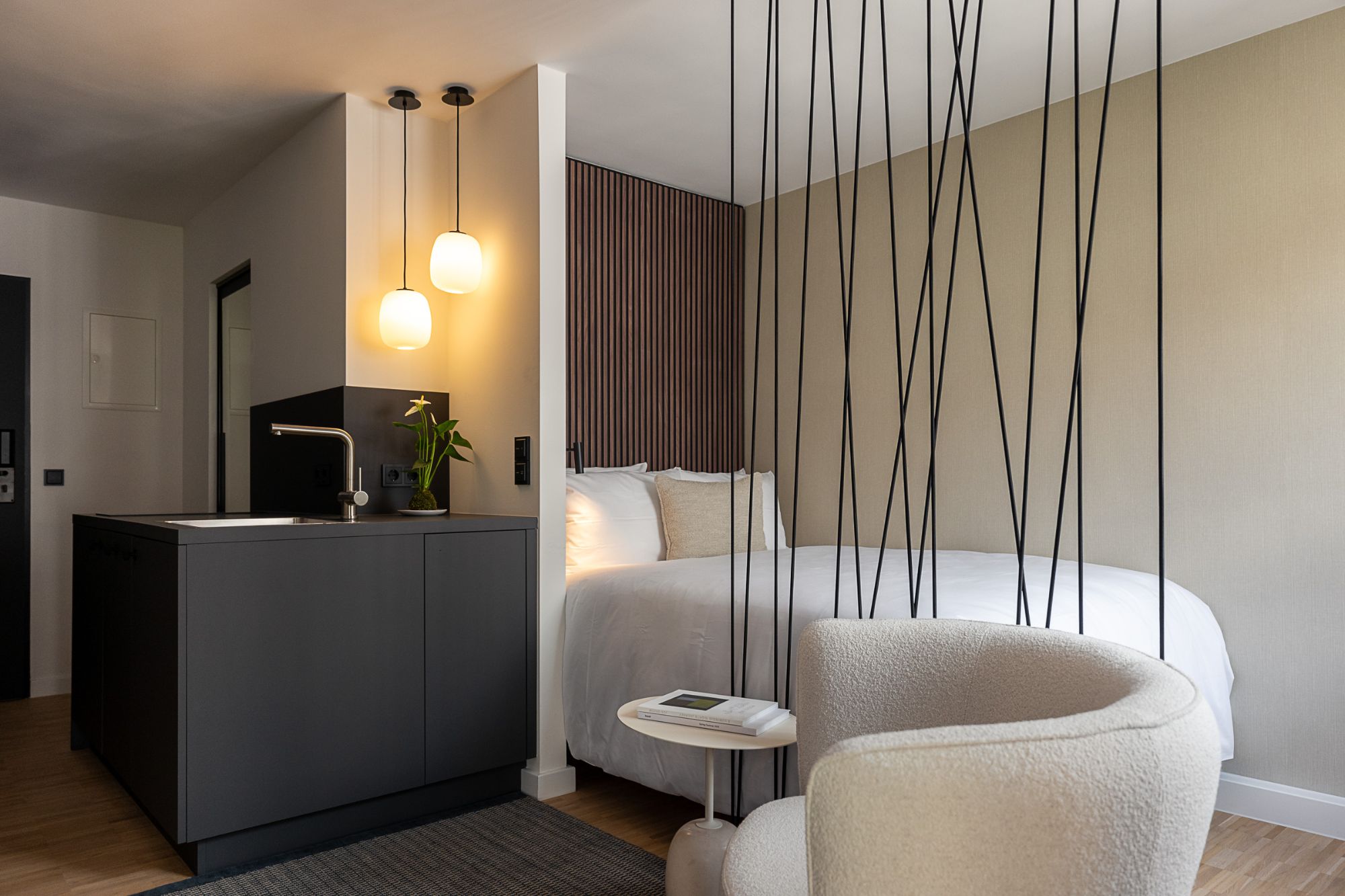 Bob W München Schwabing: möbliertes Apartment | BelForm: Konzeption, Planung, Realisierung, Digitalisierungsberatung